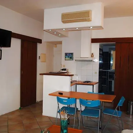 Le Meynadier 5048 Apartment